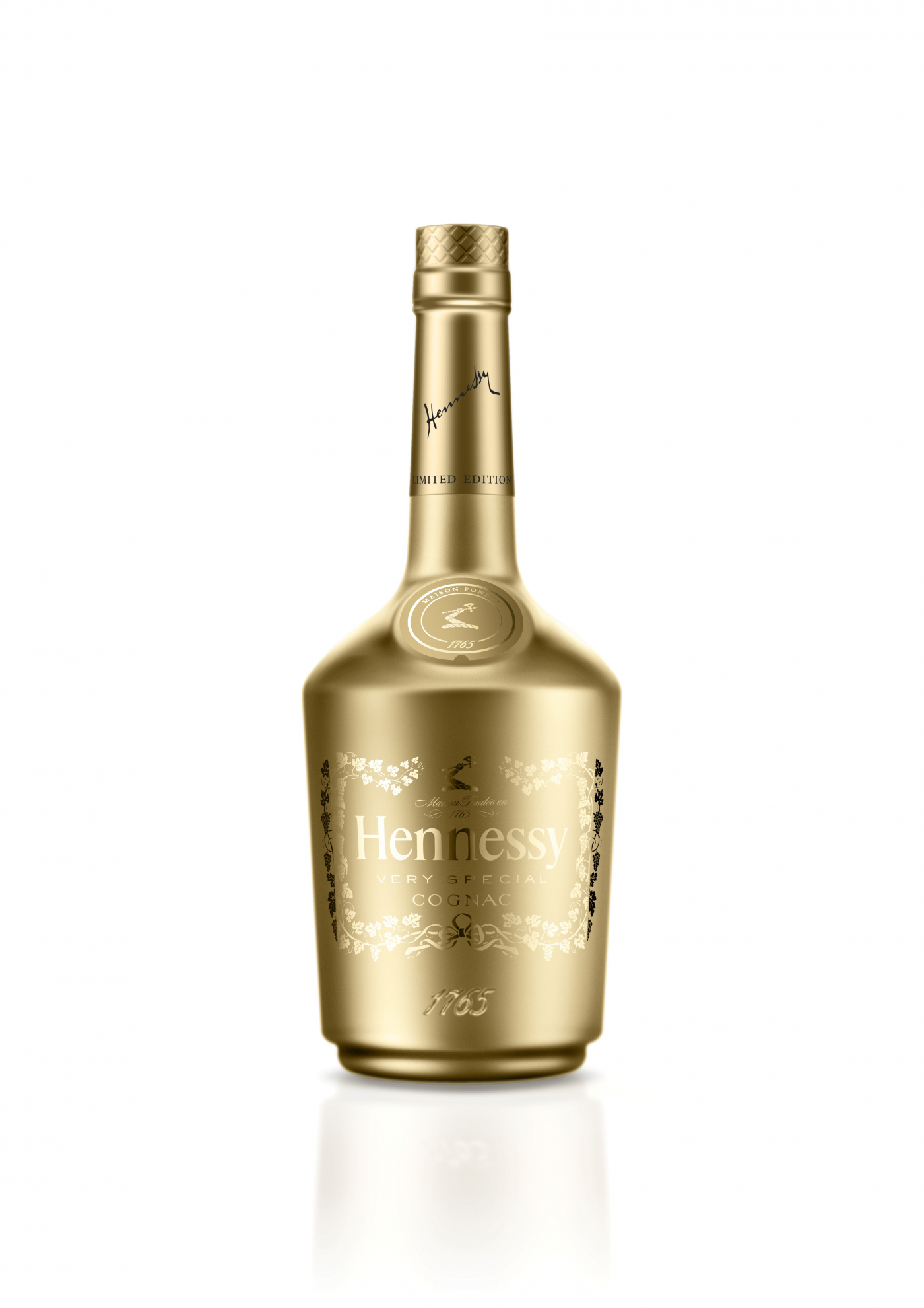 HENNESSY bottle on whiteveryhigh-width-9500x-prop-png